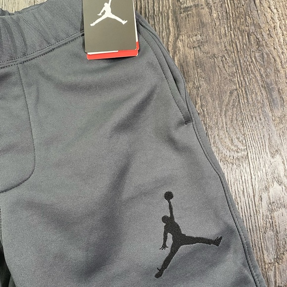 NEW | JORDAN Therma-Fit Boys Sweatpants - Picture 4 of 5
